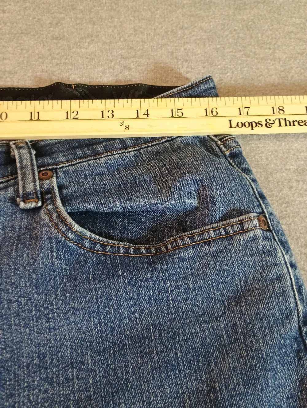 Wrangler Men's Size 34 Classic Straight Leg Blue Jeans